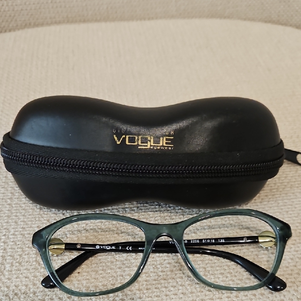 Vogue Green Eyewear with Black Case